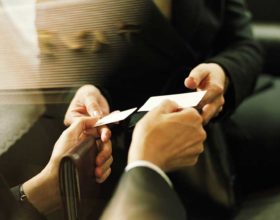 What Are the Essential Elements That One Should Put in a Business Card? what info to put on business cards
